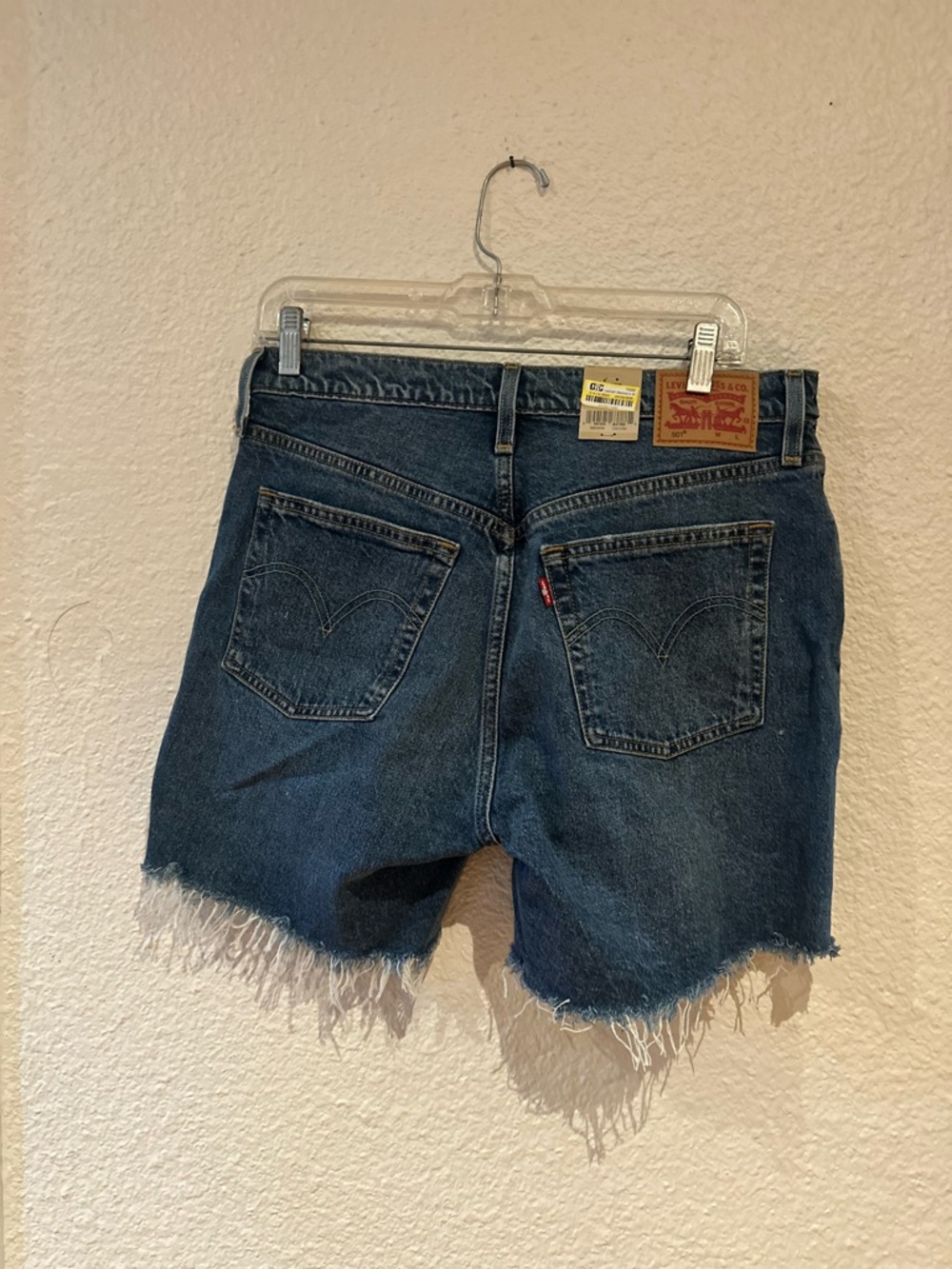 Levi's Denim Cutoff Jean Shorts in Medium Blue Wash mid thigh style (30) - Picture 4 of 5